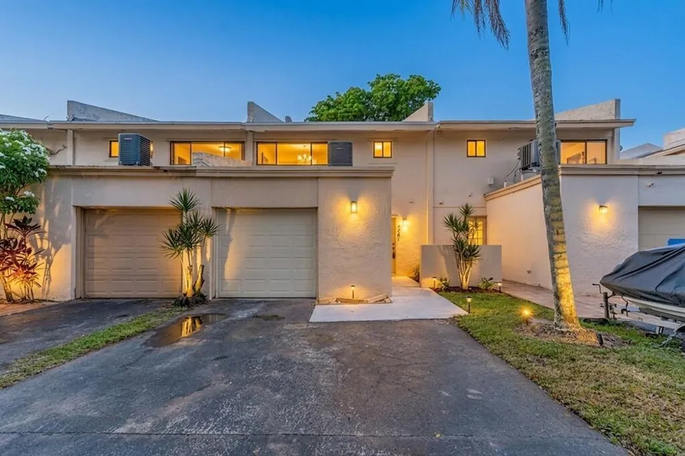 4281 NW 76th Avenue Davie, FL 33328