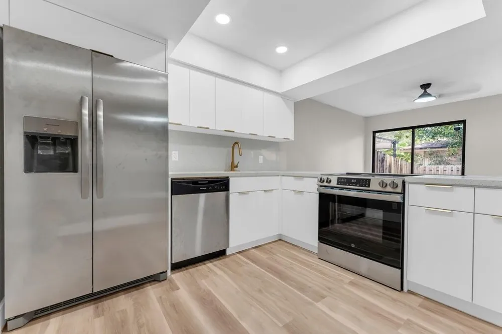 4281 NW 76th Avenue Davie, FL 33328