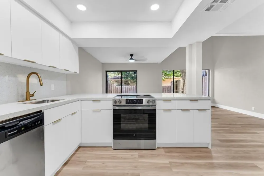 4281 NW 76th Avenue Davie, FL 33328