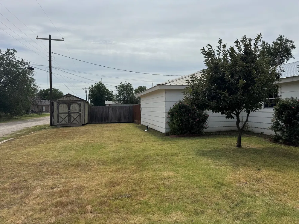 701 NE 3rd Street Knox City, TX 79529