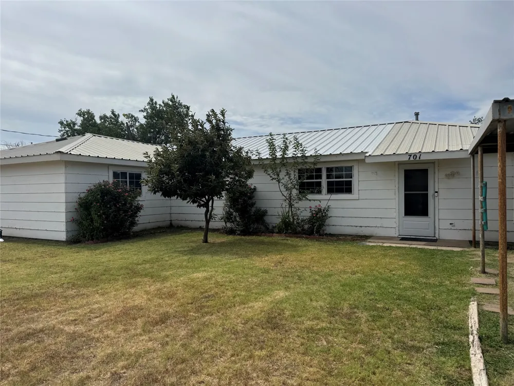 701 NE 3rd Street Knox City, TX 79529