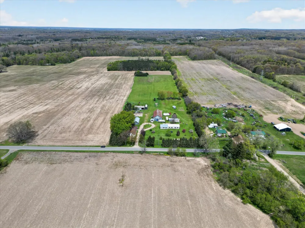 261 19 Mile Road NE Cedar Springs, MI 49319