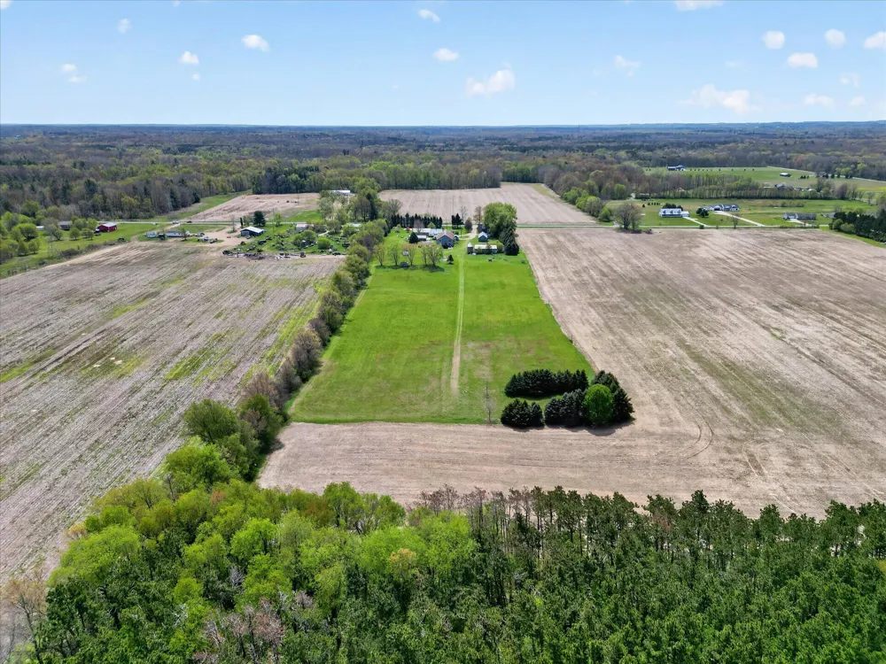 261 19 Mile Road NE Cedar Springs, MI 49319