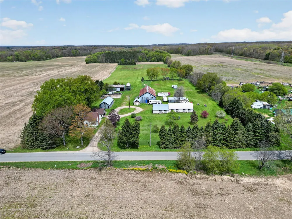 261 19 Mile Road NE Cedar Springs, MI 49319