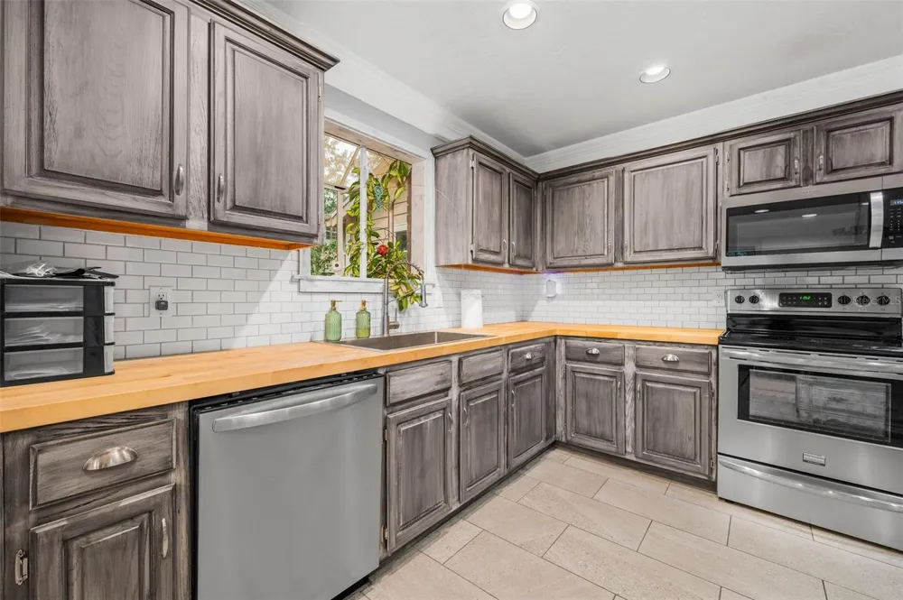 5261 SW 97TH DRIVE Gainesville, FL 32608