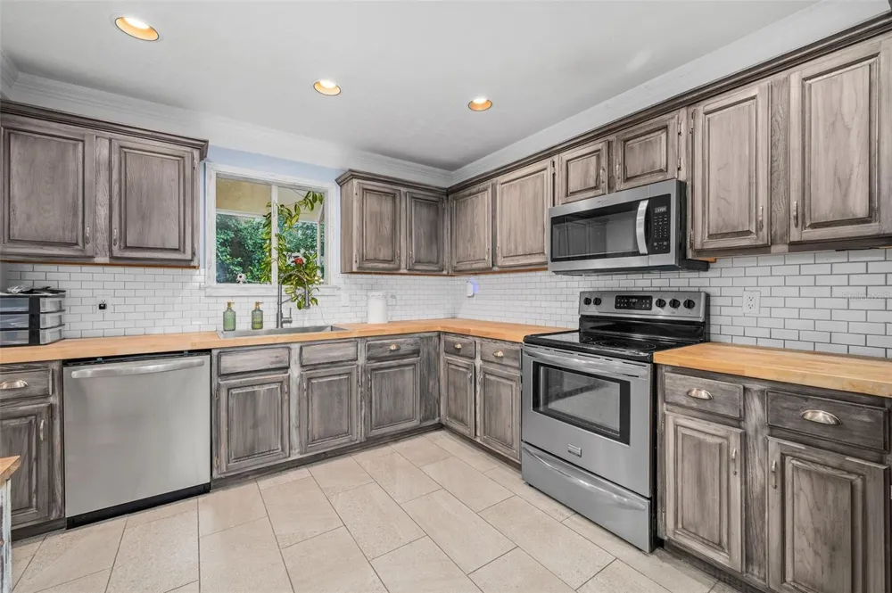 5261 SW 97TH DRIVE Gainesville, FL 32608