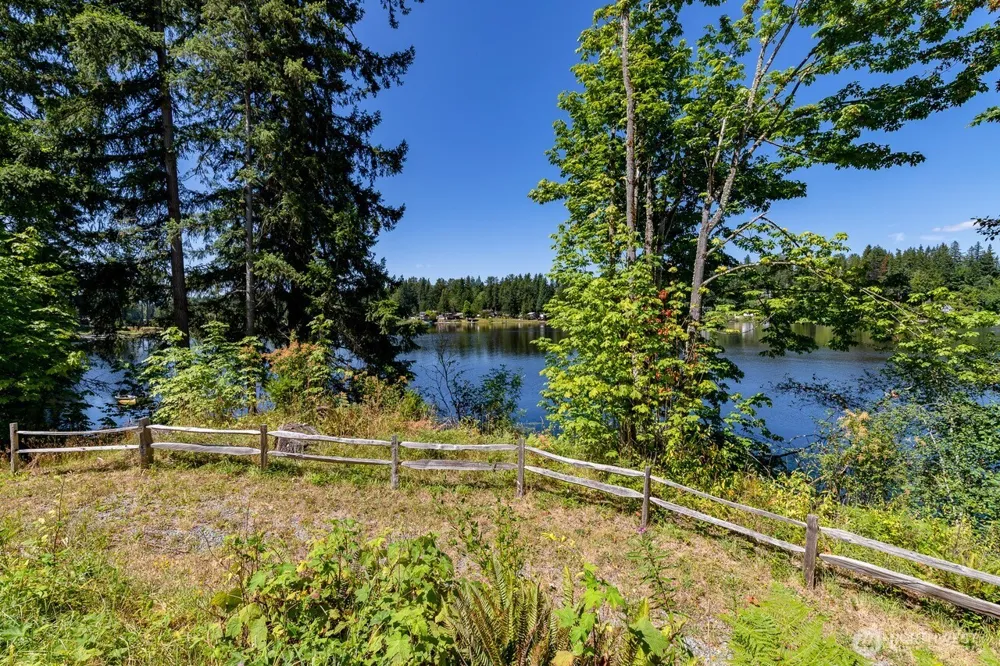 34304 Thomas Road E Eatonville, WA 98328