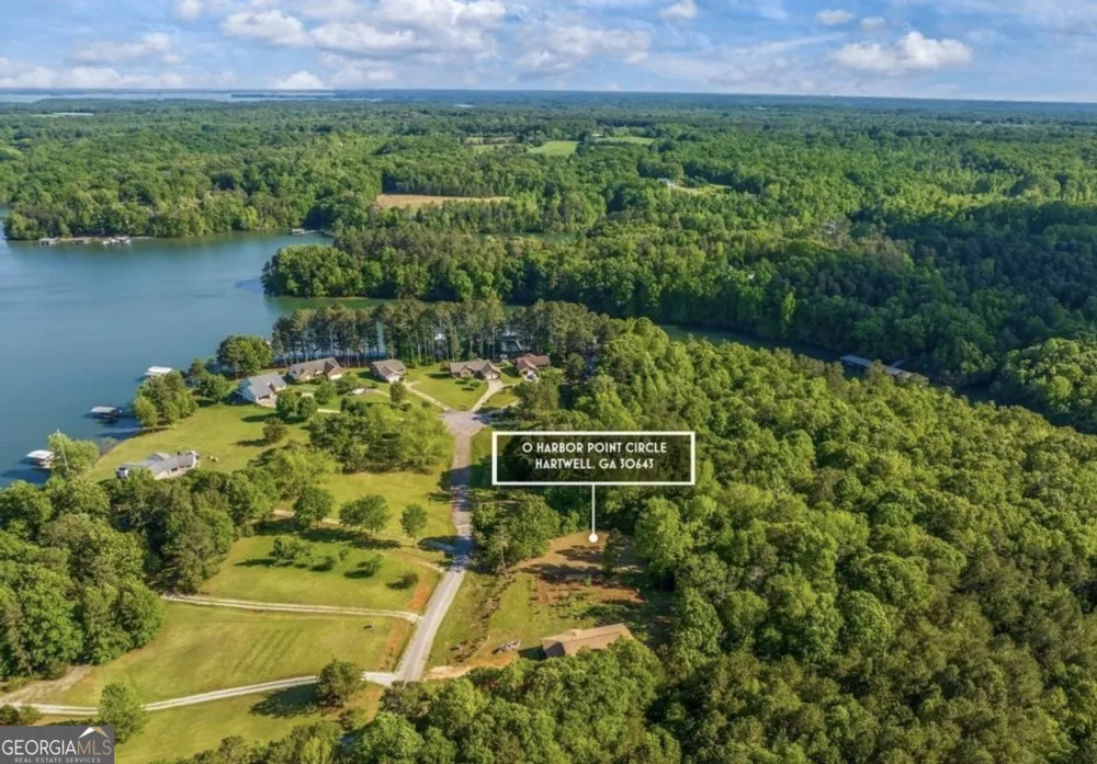 424 Harbor Point CIR Hartwell, GA 30643