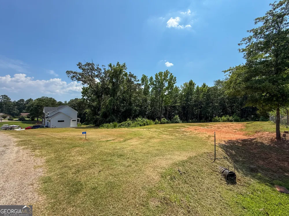 424 Harbor Point CIR Hartwell, GA 30643