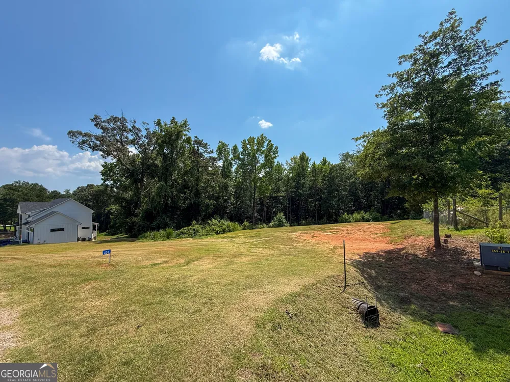 424 Harbor Point CIR Hartwell, GA 30643