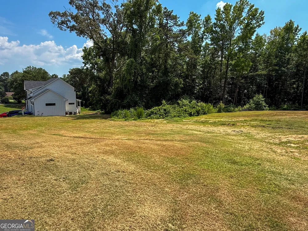 424 Harbor Point CIR Hartwell, GA 30643