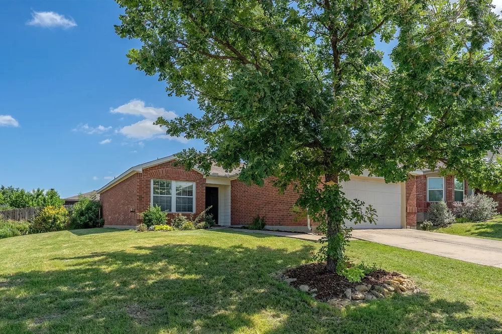 1219 Eagles Nest Trail Krum, TX 76249
