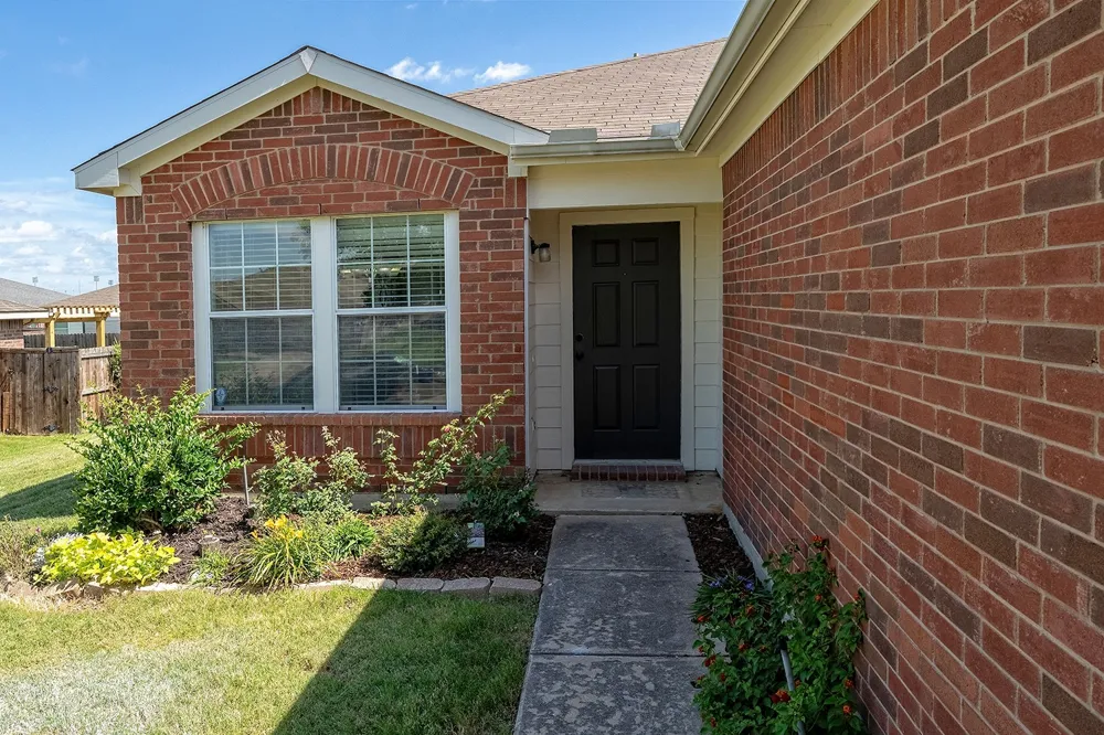 1219 Eagles Nest Trail Krum, TX 76249