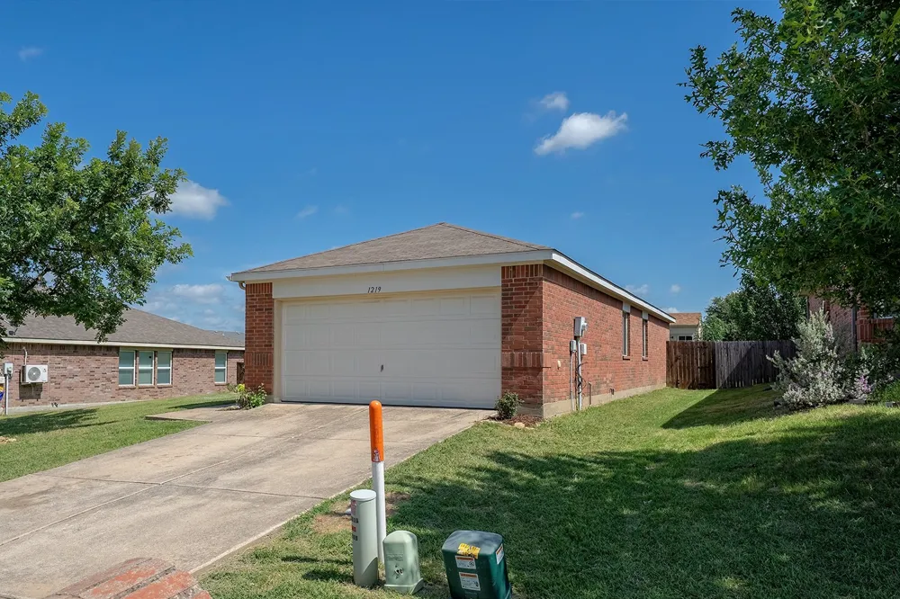 1219 Eagles Nest Trail Krum, TX 76249