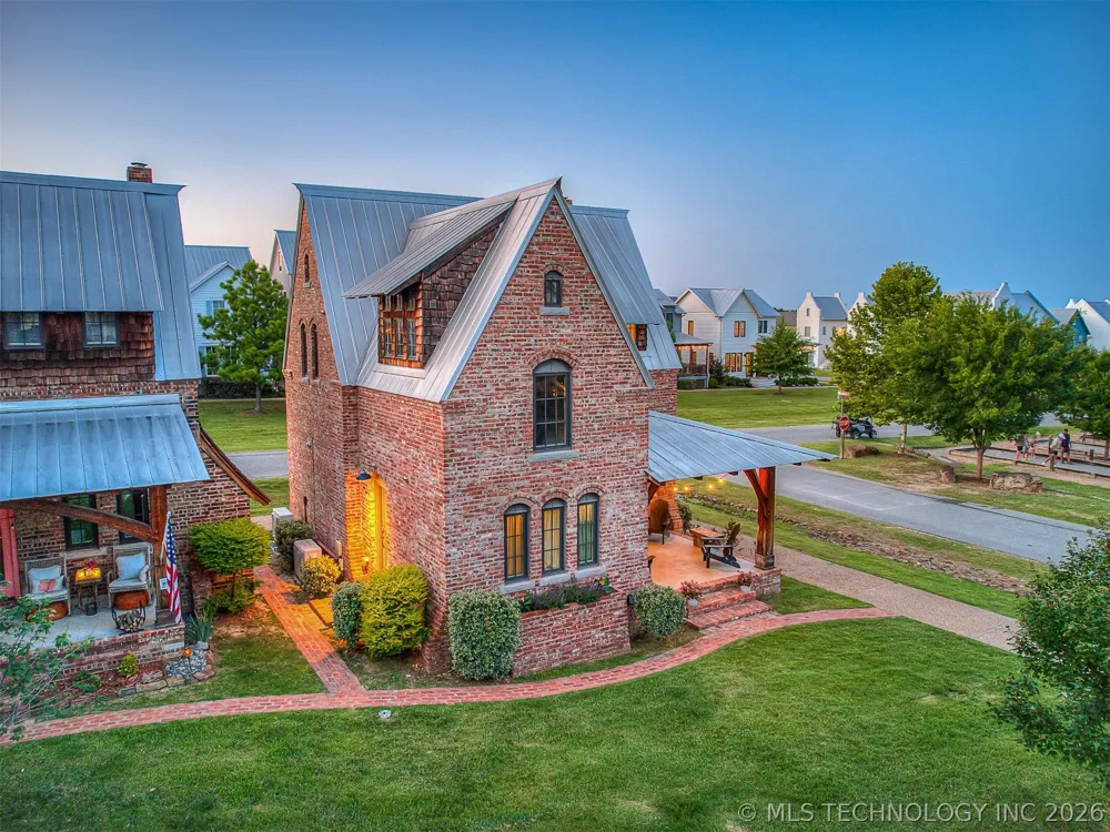 43 Redbud Street #D Carlton Landing, OK 74432
