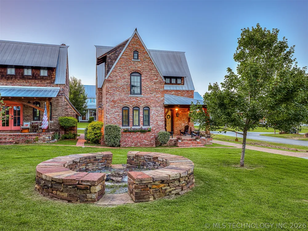 43 Redbud Street #D Carlton Landing, OK 74432