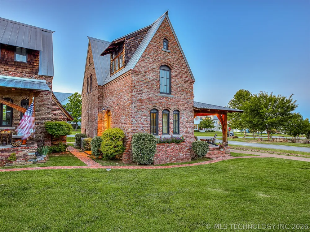43 Redbud Street #D Carlton Landing, OK 74432