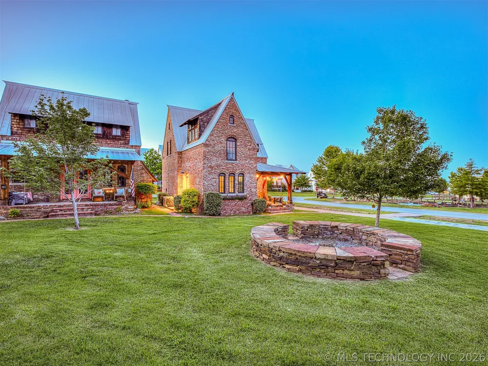 43 Redbud Street #D Carlton Landing, OK 74432