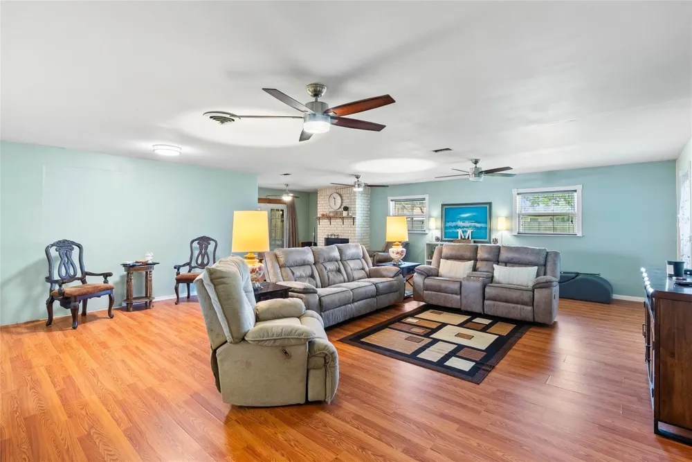 168 Sunset Ingleside, TX 78362
