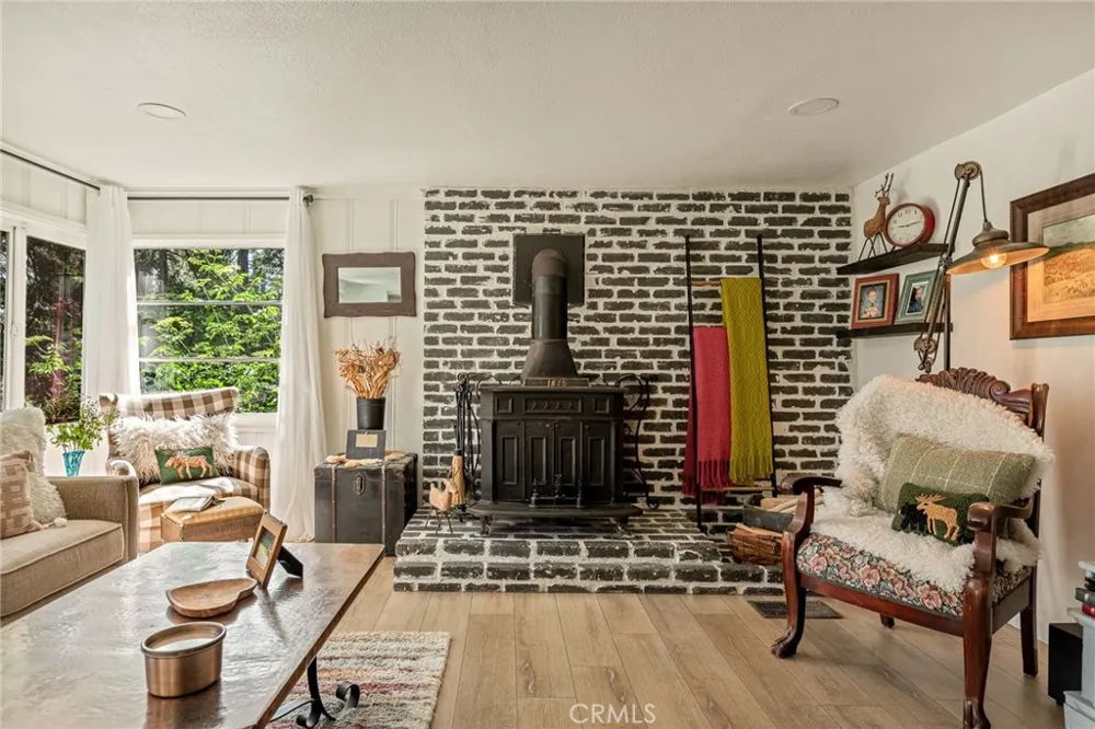 660 Spring Drive Crestline, CA 92325
