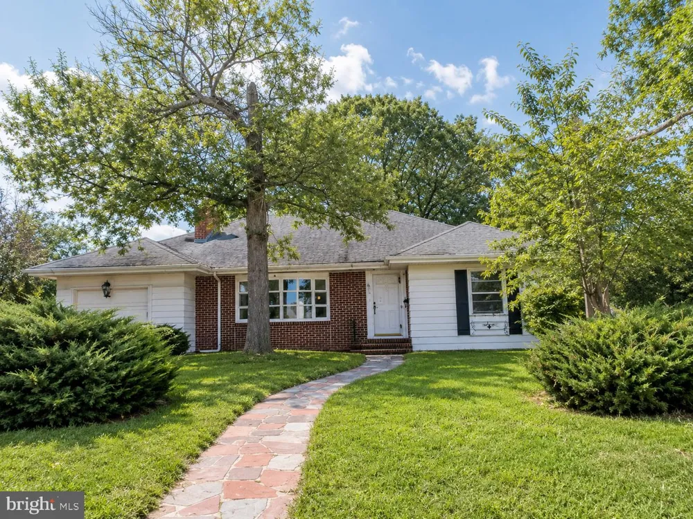 26 DELAWARE DRIVE Penns Grove, NJ 08069