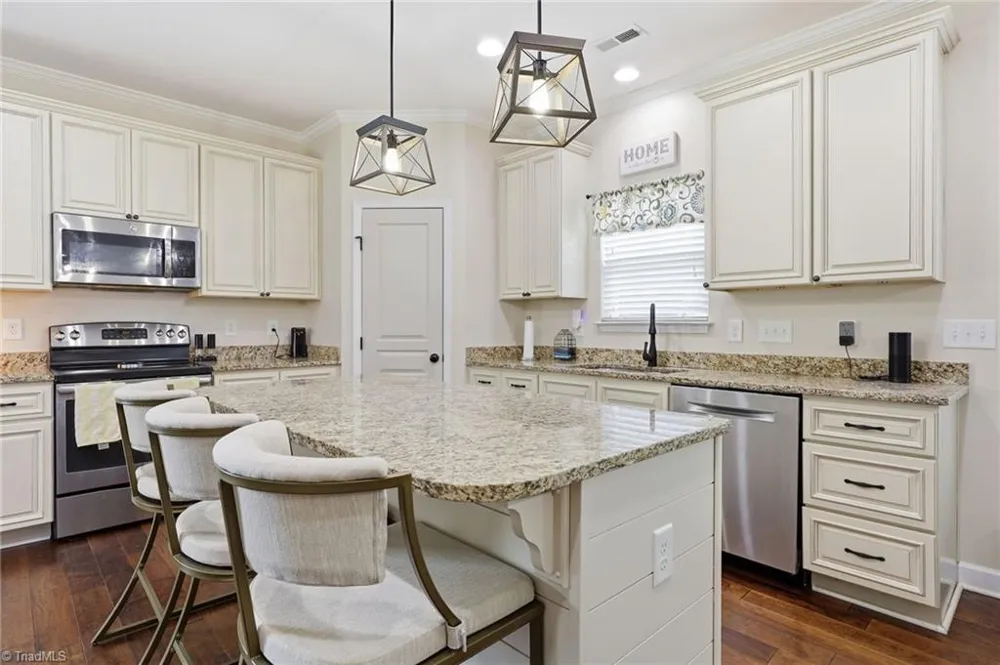 218 Penry Lane Clemmons, NC 27012