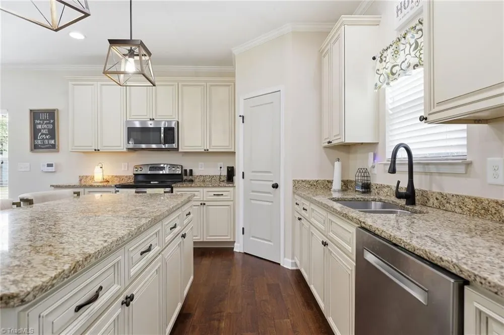218 Penry Lane Clemmons, NC 27012