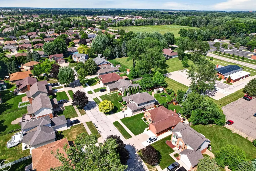 41220 Scarborough Court Clinton Charter Township, MI 48038