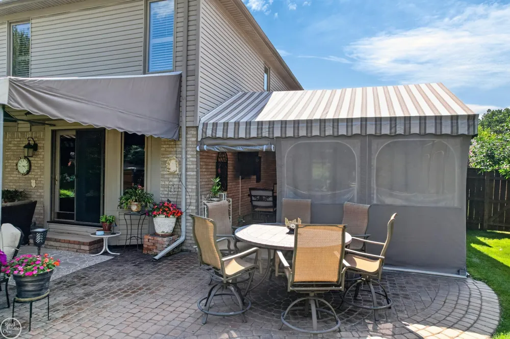 41220 Scarborough Court Clinton Charter Township, MI 48038