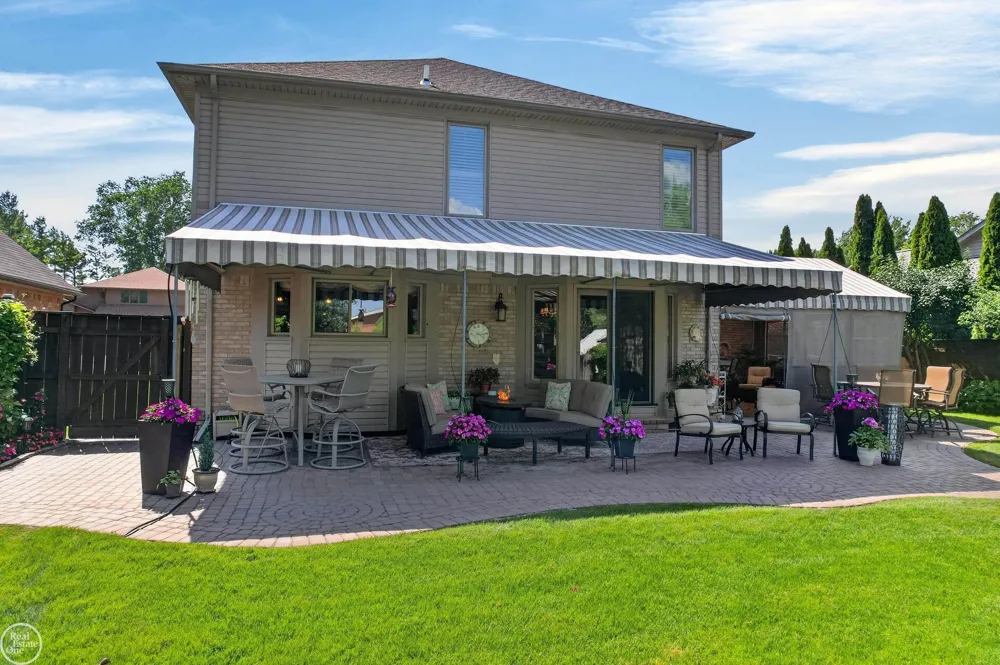 41220 Scarborough Court Clinton Charter Township, MI 48038