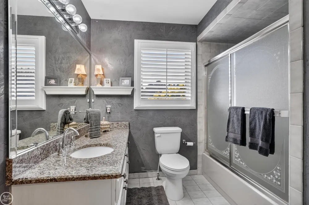 41220 Scarborough Court Clinton Charter Township, MI 48038