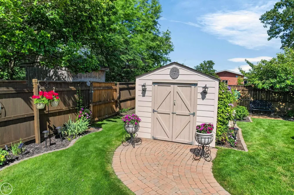 41220 Scarborough Court Clinton Charter Township, MI 48038