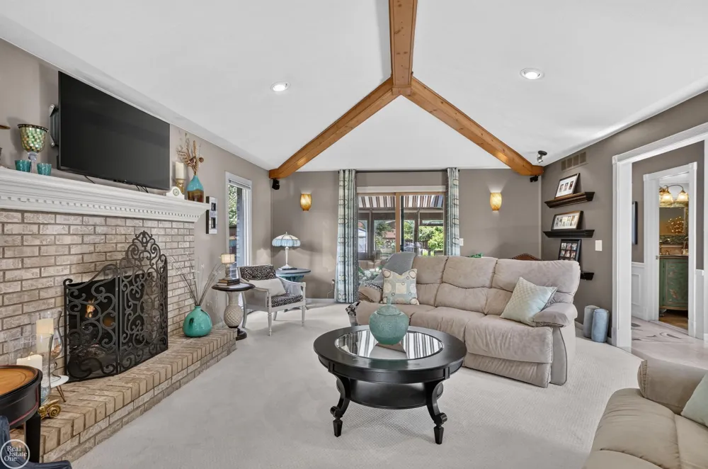 41220 Scarborough Court Clinton Charter Township, MI 48038