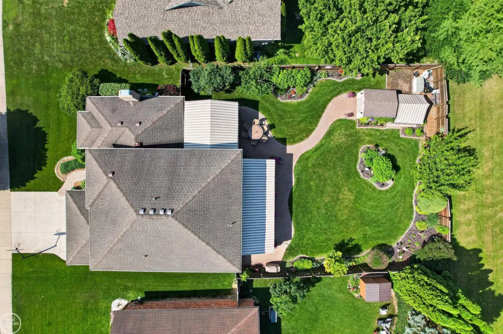 41220 Scarborough Court Clinton Charter Township, MI 48038