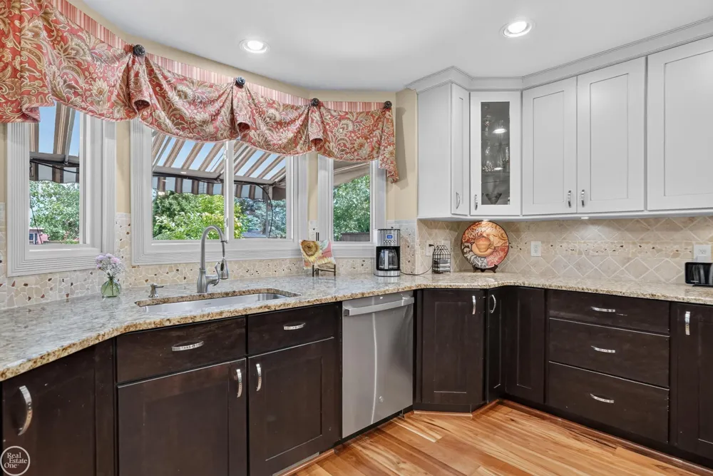 41220 Scarborough Court Clinton Charter Township, MI 48038