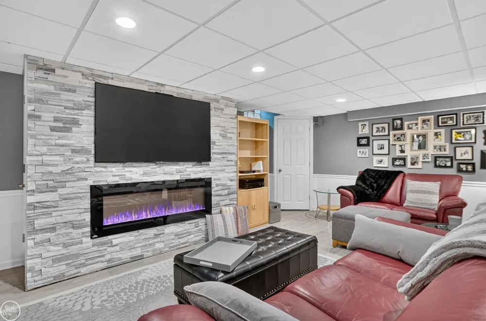 41220 Scarborough Court Clinton Charter Township, MI 48038