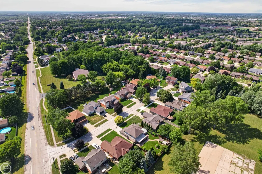 41220 Scarborough Court Clinton Charter Township, MI 48038