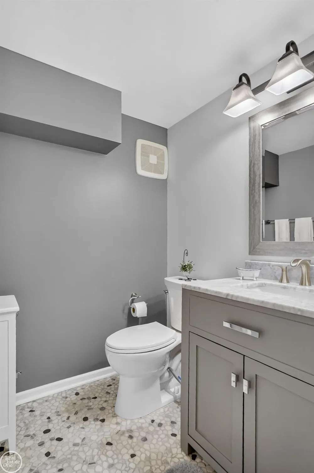 41220 Scarborough Court Clinton Charter Township, MI 48038