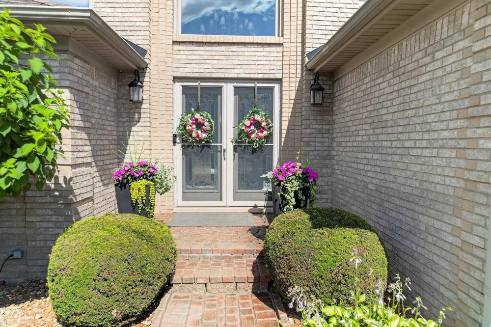 41220 Scarborough Court Clinton Charter Township, MI 48038
