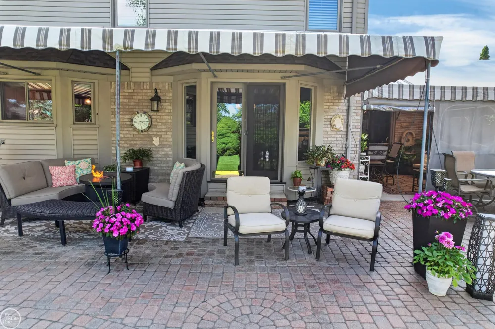 41220 Scarborough Court Clinton Charter Township, MI 48038