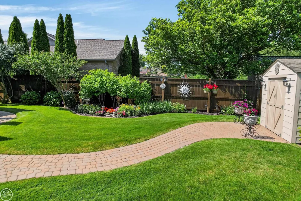 41220 Scarborough Court Clinton Charter Township, MI 48038