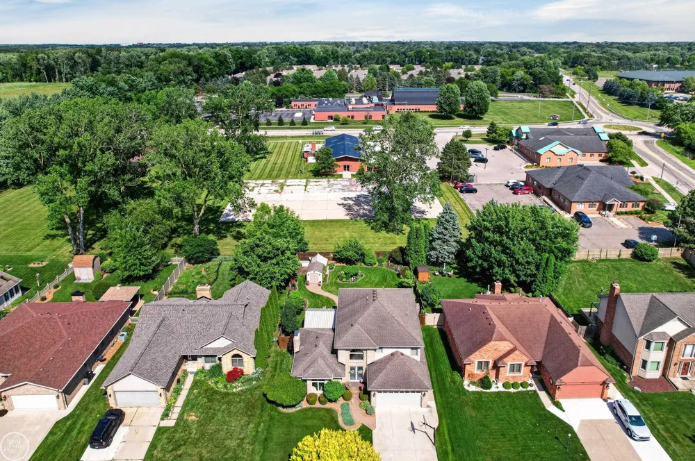 41220 Scarborough Court Clinton Charter Township, MI 48038