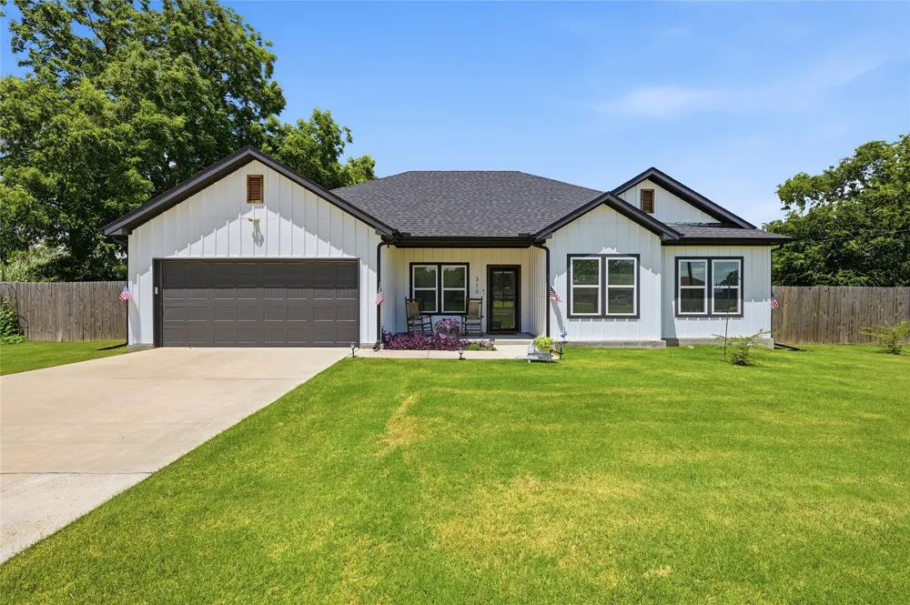 310 Water Street Savoy, TX 75479