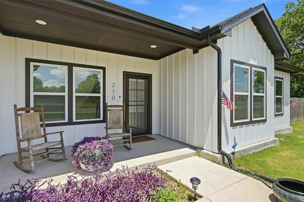 310 Water Street Savoy, TX 75479
