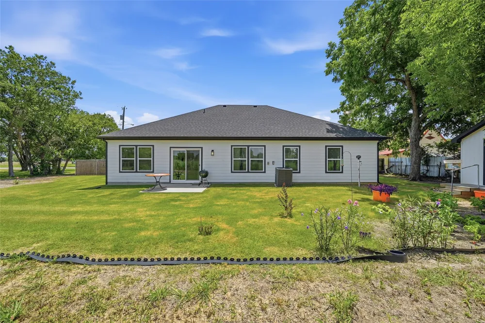 310 Water Street Savoy, TX 75479