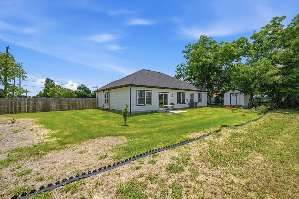 310 Water Street Savoy, TX 75479