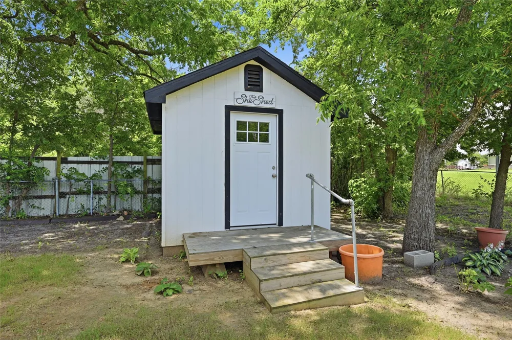 310 Water Street Savoy, TX 75479