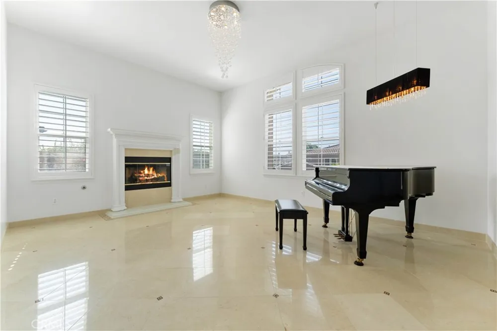 4116 Dakota Moorpark, CA 93021