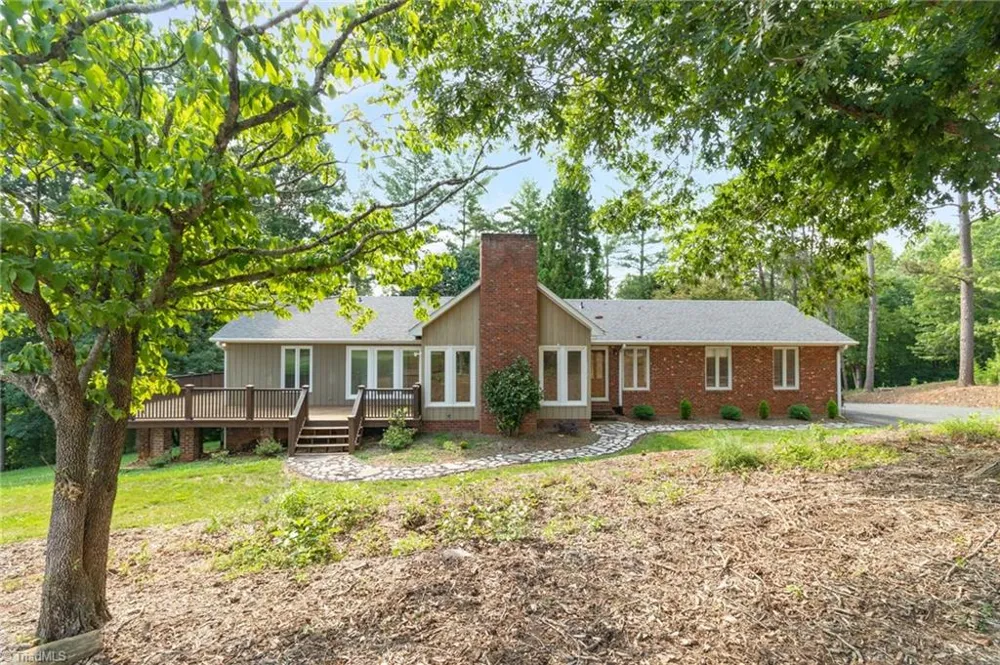 175 Sandtrap Lane Pilot Mountain, NC 27041