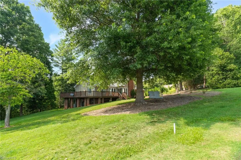 175 Sandtrap Lane Pilot Mountain, NC 27041
